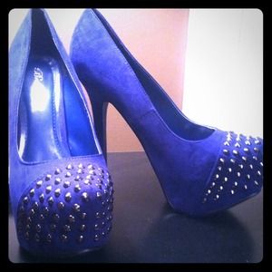 Royal blue stud toe pumps