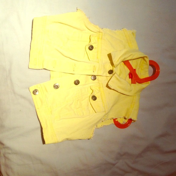 Yellow vest