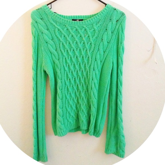SOLD 🚫 H&M Pastel Green Sweater