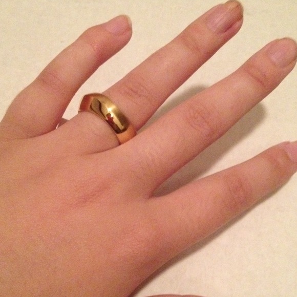 DKNY gold ring!💛 - Picture 2 of 3