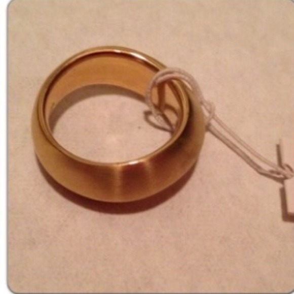 DKNY gold ring!💛 - Picture 3 of 3