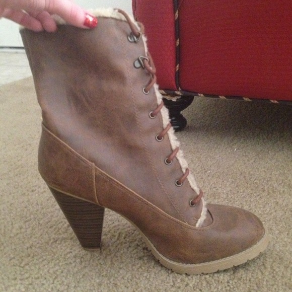 Boots - Picture 3 of 4