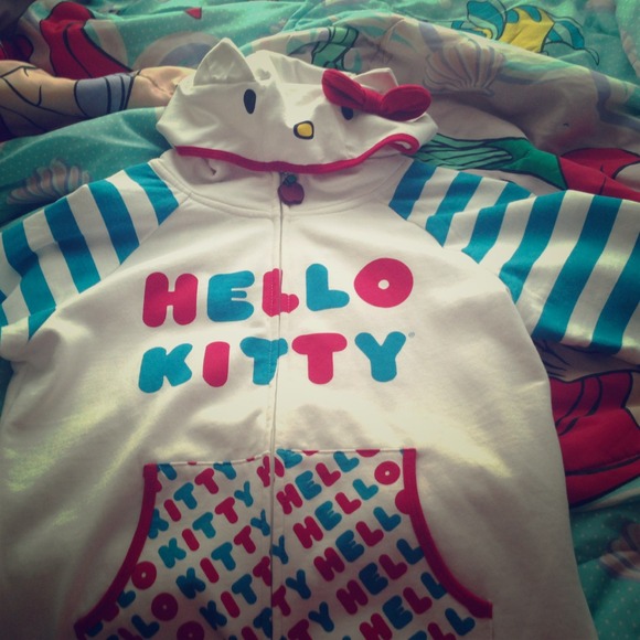 Hello kitty sweater!