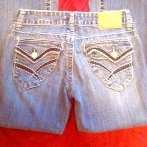 JEANS WITH BUTTON FLAP BACK POCKETS
