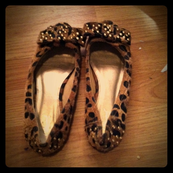 These cute cheetah studded flats