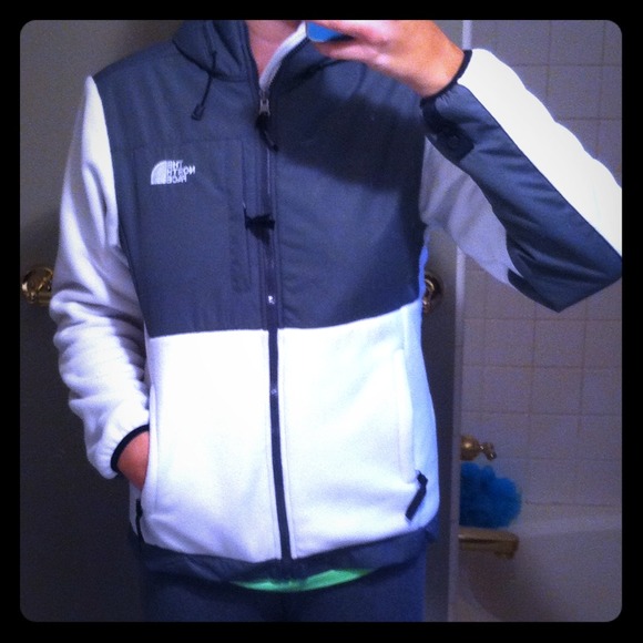 BUNDLE White Denali Northface an Under armour!