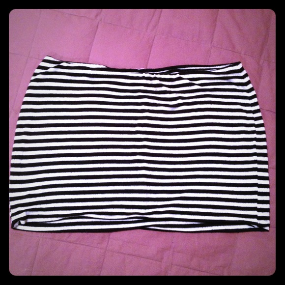 Striped mini skirt
