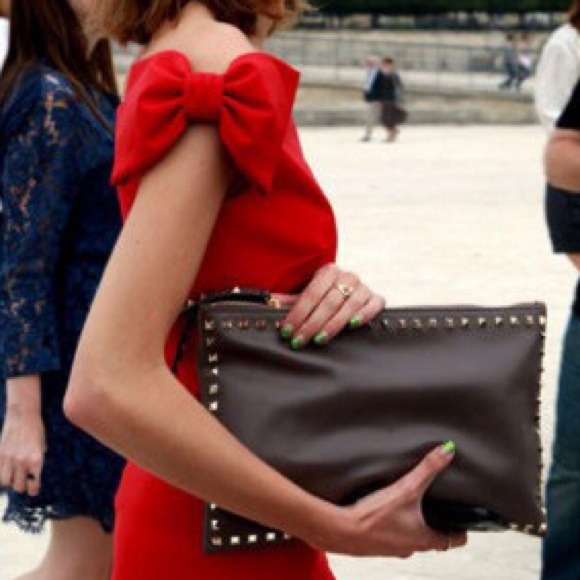 Dresses & Skirts - 🎉HP🎉   Black Bow Shoulder Dress