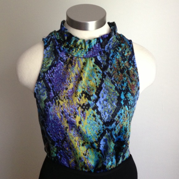 Tops - ⬇️Beautiful watercolor top!