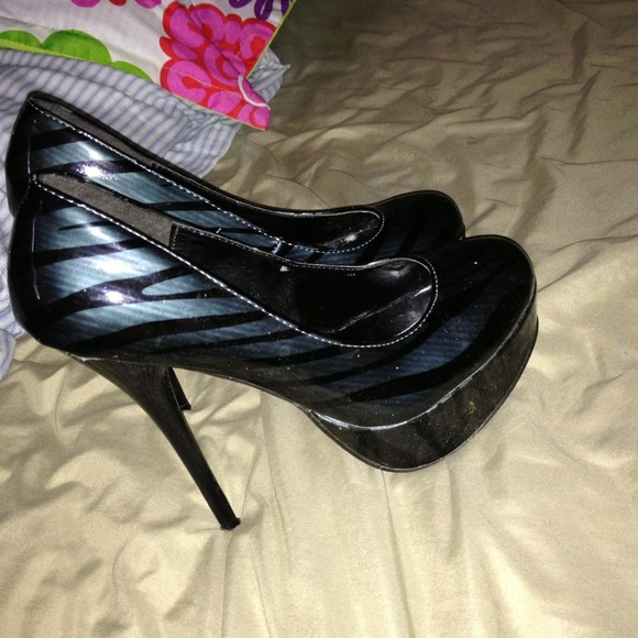 ❌Gone❌ Pumps yours for ONLY 15$