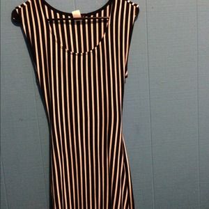 💥PRICE REDUCTION💥Black &wht stripe dress