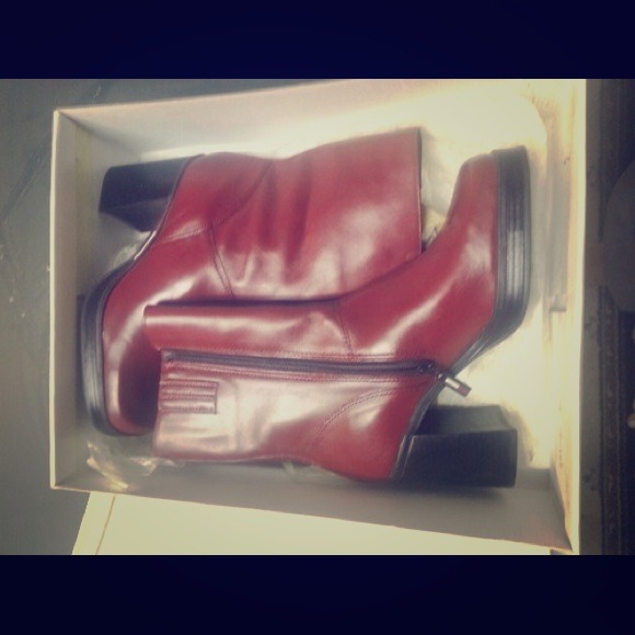 NWOT Tommy Hilfiger Boots