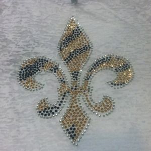 Rhinestone fleur de les v-neck