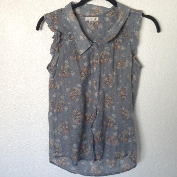Blue floral bouton down top