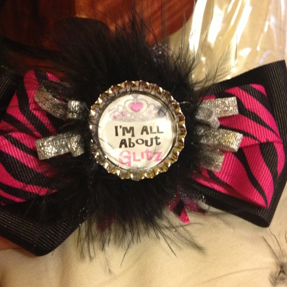 Pink and black glits bow