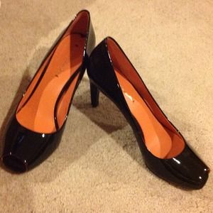 🍒🍒REDUCED. New VIA SPIGA open toe heels