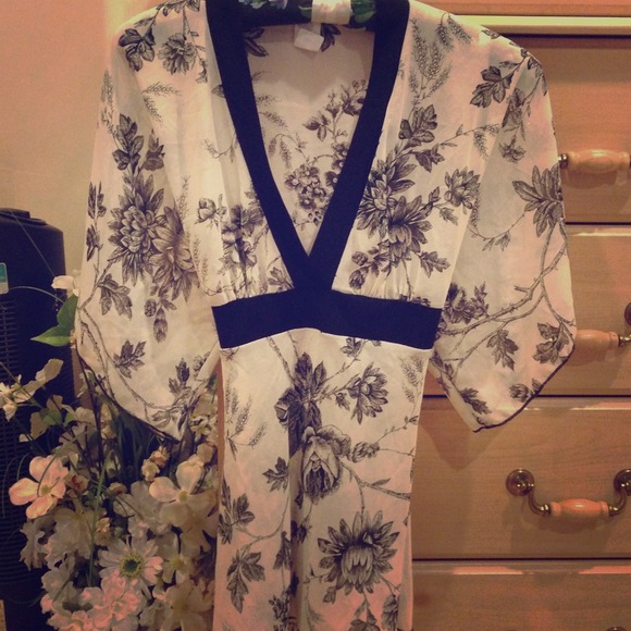 BRAND NEW Floral shirt