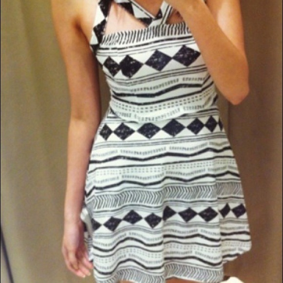 LOOKING FOR BLACK AND WHITE AZTEC TOPSHOP DRESS