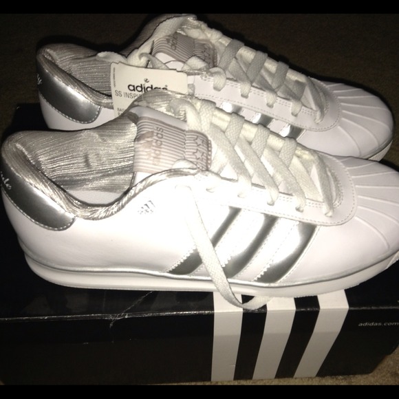 SOLD Adidas Shoes 8 New White Silver Stripes - Picture 4 of 4