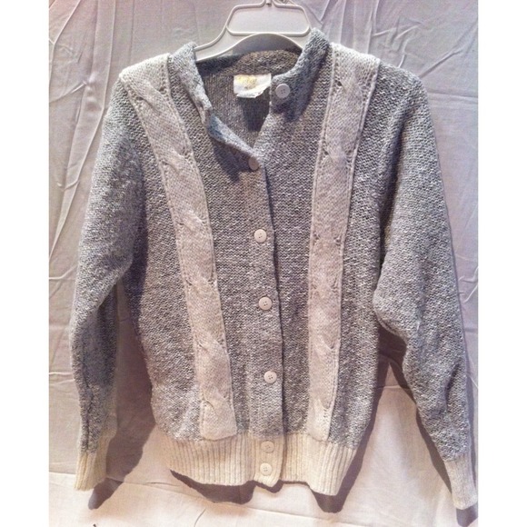 Gray and white vintage sweater cardigan. Size M.