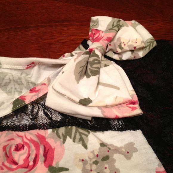 A rosé basic and cotton lace shirt - Picture 4 of 4