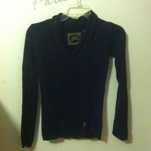 Guess v neck sweater