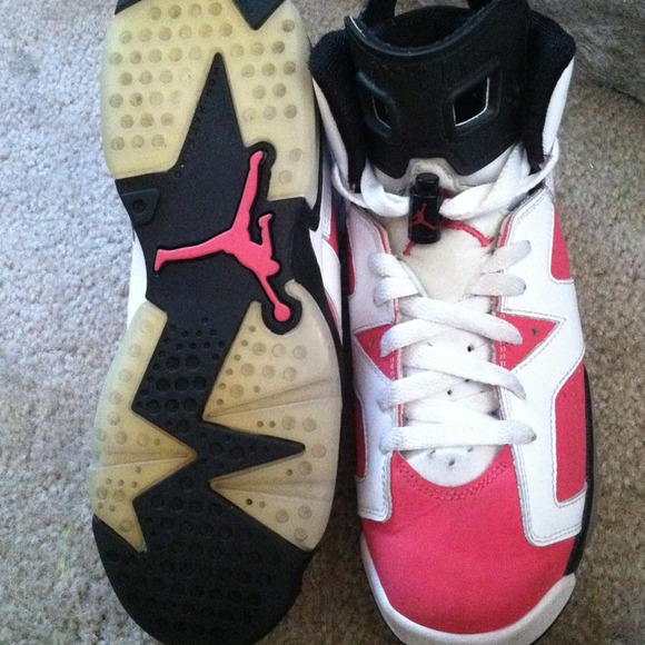 Coral 6 Jordans. SZ 6.5Y. Price negotiable