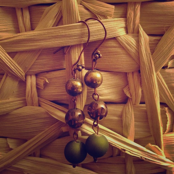 Handmade copper and olive green earrings - Picture 1 of 1