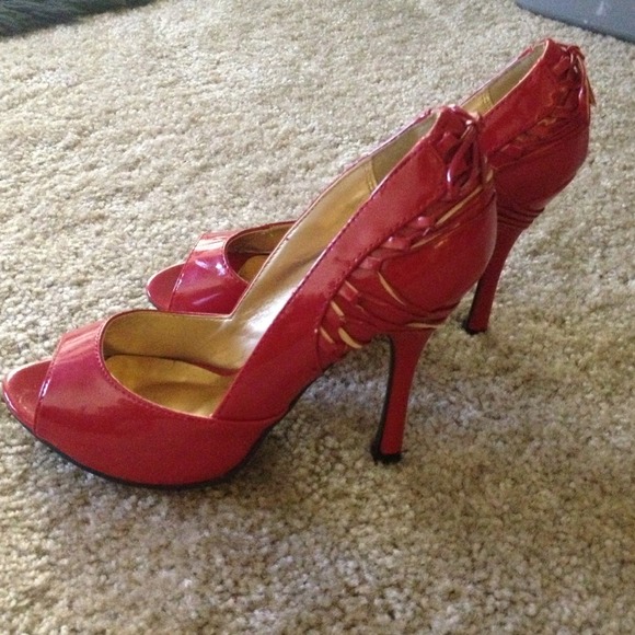 👠Very Cute Red Heels!👠 - Picture 3 of 4