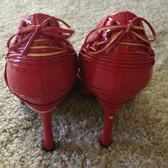 👠Very Cute Red Heels!👠 - Picture 4 of 4