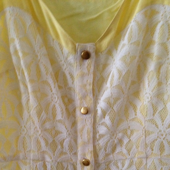 🔴SOLD🔴Gorgeous yellow and white lace dress! - Picture 2 of 3