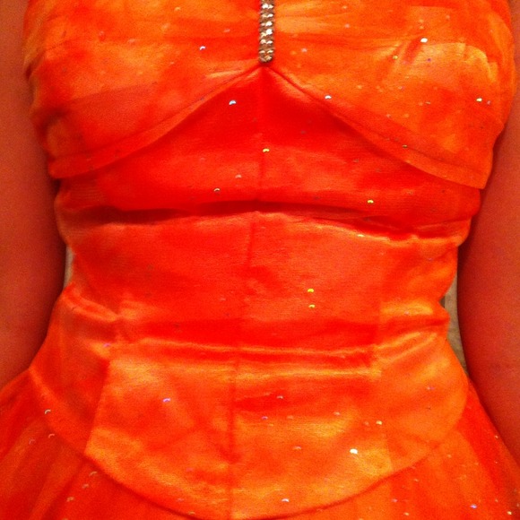 Prom gown - Picture 2 of 4