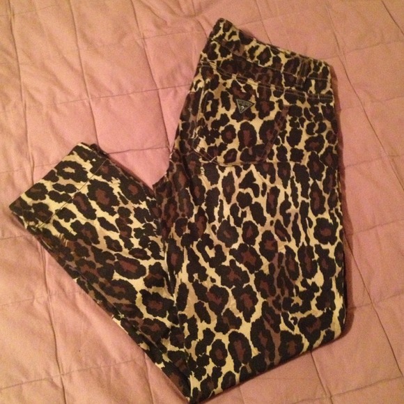 Guess leopard capris - Picture 2 of 3