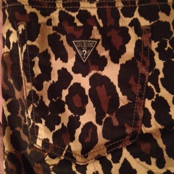 Guess leopard capris - Picture 3 of 3