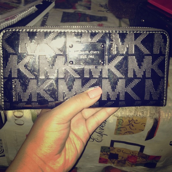 ‼️SOLD‼️Michael Kors Metallic Wallet