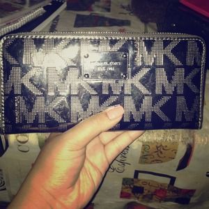 ‼️SOLD‼️Michael Kors Metallic Wallet
