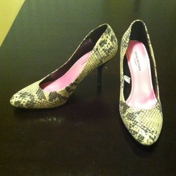 SALE! Isaac Mizarahi Snakeskin Pumps Heels