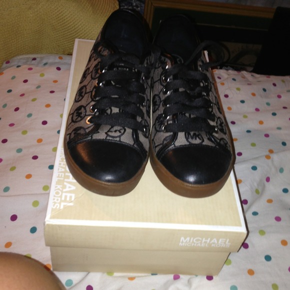Michael kors sneakers size 7.5