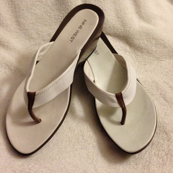 Awesome white leather wedges NWT