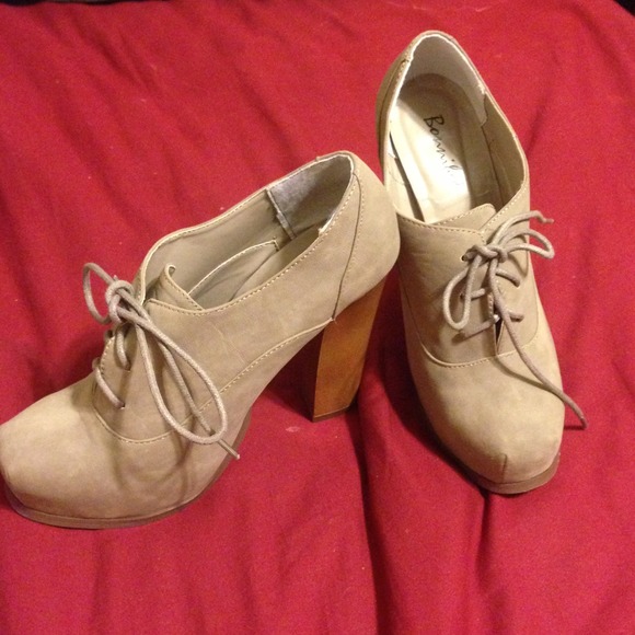 Beautiful booties - Picture 2 of 3