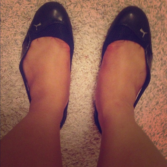 Black puma shoes