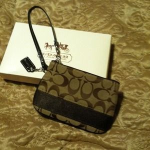 Coach wristlet ❤❤❤reserved ❤❤❤❤