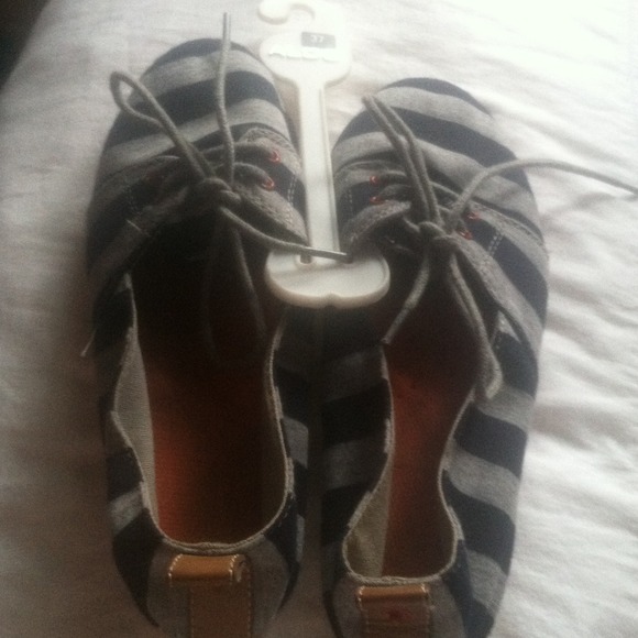 Aldo shoe size 6.5!