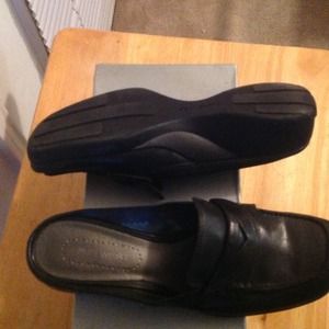 Black Nine West mule cozy soothing shoe