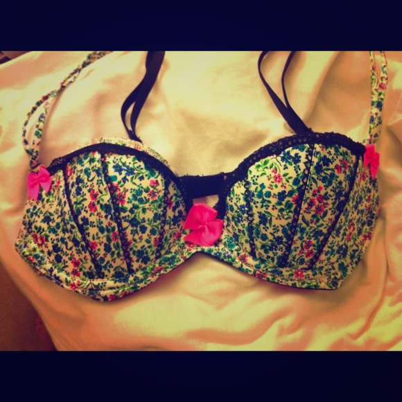 New Victoria's Secret bra 32c