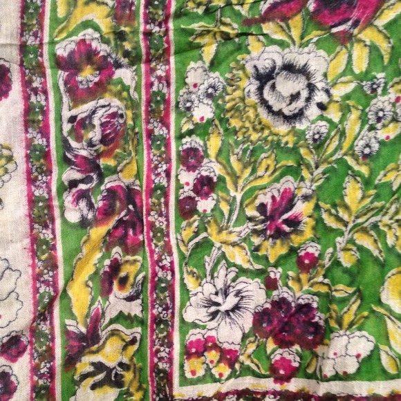 Floral scarf - Picture 3 of 3