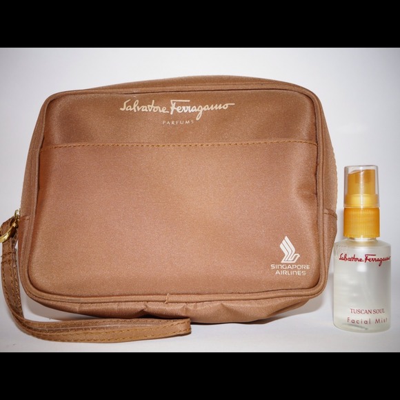 SALVATORE FERRAGAMO costmetic bag 😍