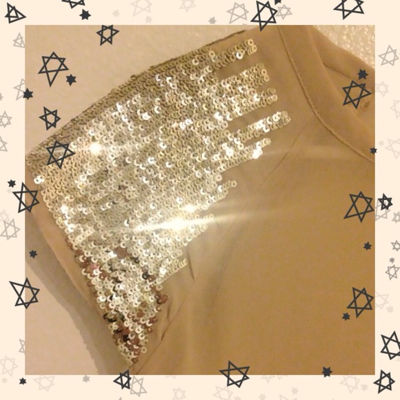🚫🚫SOLD🚫🚫 Sequin Tee - Picture 3 of 3