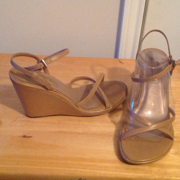 Nude color wedges