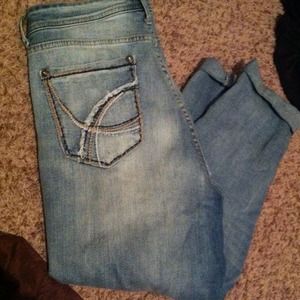 Light wash denim capris